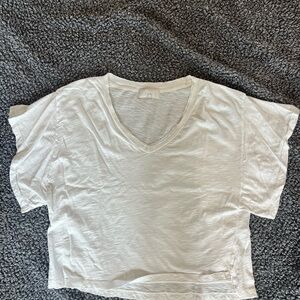 Chele by James Michele Cabana V neck color white size 2